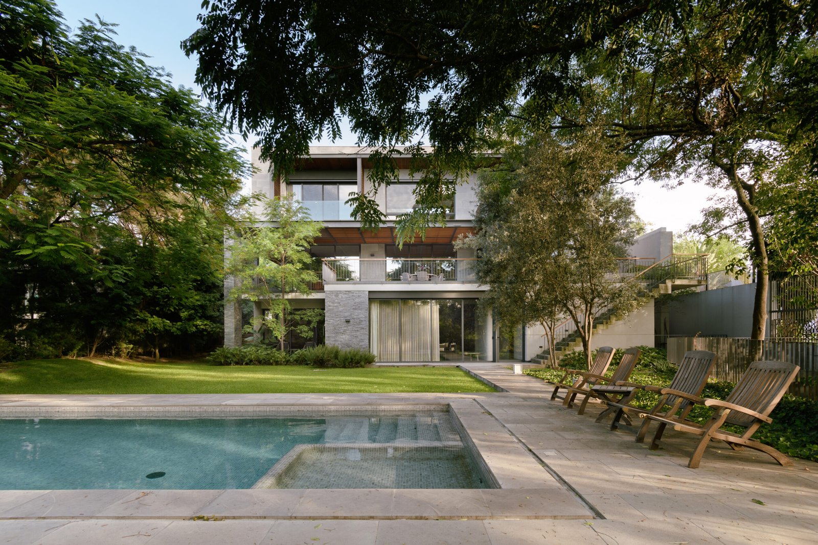 Casa PSC integrada al paisaje de Colinas de San Javier