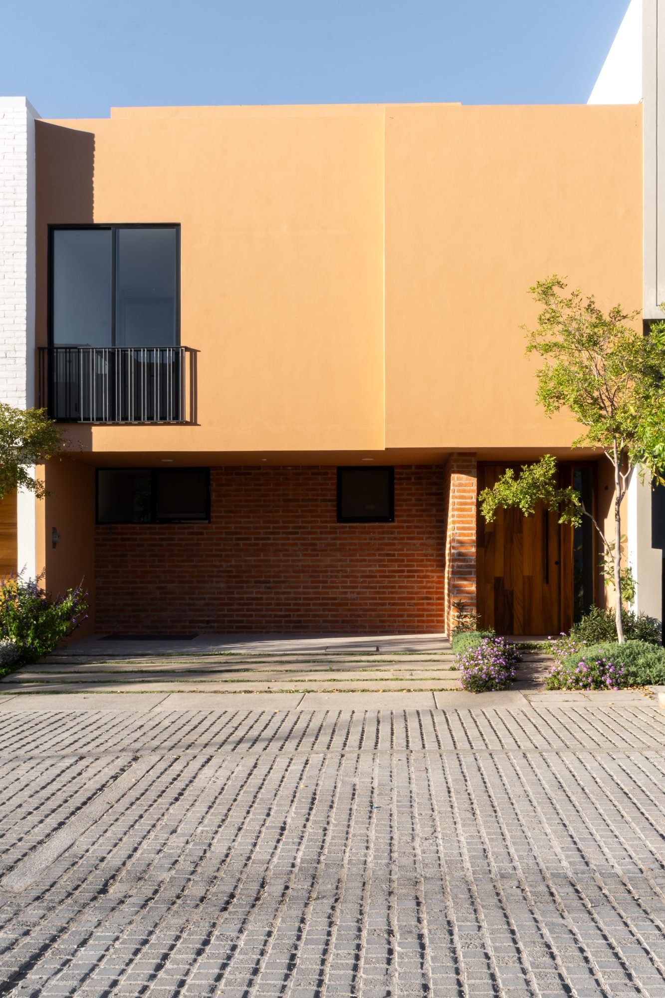 Casa 18 — fachada principal, vista alternativa